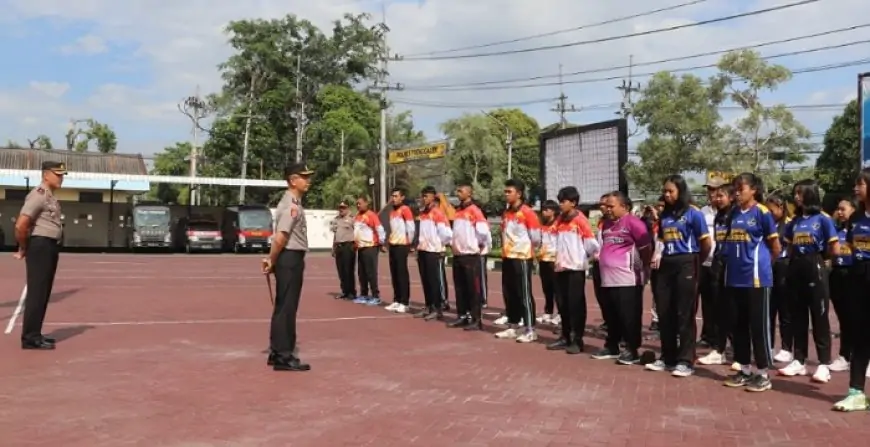 Bidik Prestasi di Kejurprov Jatim 2026, Kapolres Trenggalek Lepas Kontingen Voli Muda Menuju Tulungagung