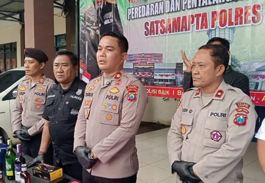 Polisi Jombang Ungkap Peredaran Miras Ilegal Kedua Kalinya, 680 Botol Diamankan dari Gudang Tersangka