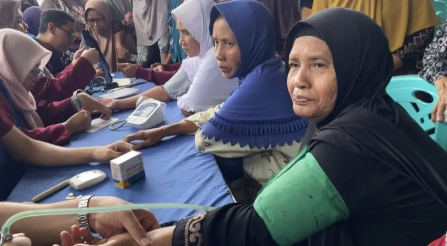 3.105 Warga Lamongan Terdampak Banjir Bengawan Jero Manfaatkan Posko Kesehatan