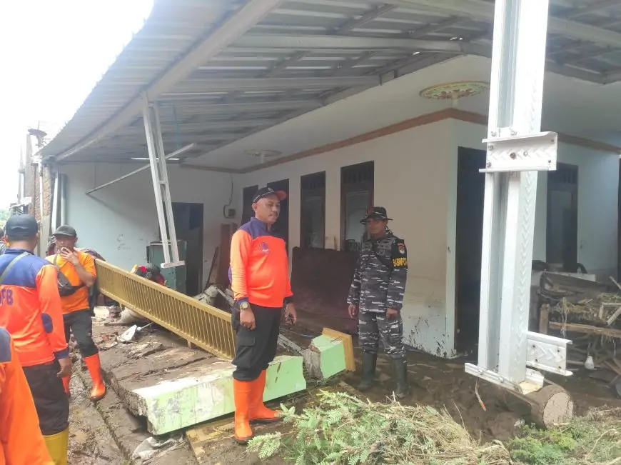 Banjir Bandang Terjang Lima Kecamatan di Situbondo, Dua Warga Tewas Tersengat Listrik