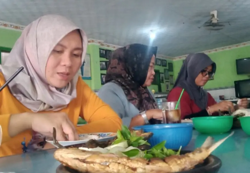 Melacak Jejak Rasa Legendaris Pecel Lele Budi Luhur Jombang,  Banyak Diburu Pembeli