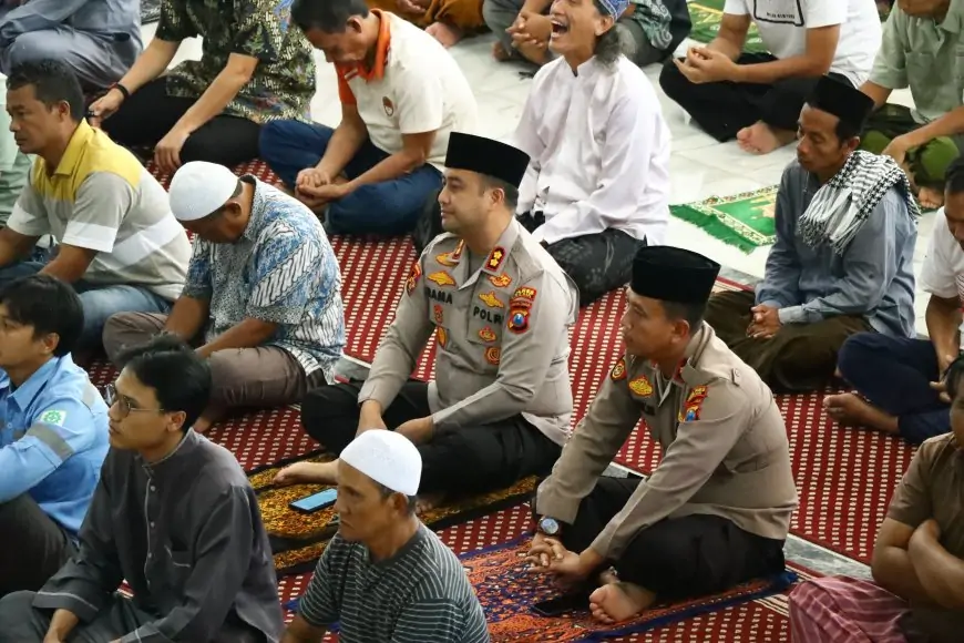 Pendekatan Humanis Kapolres Gresik, Silaturahmi dengan Tokoh Agama usai Salat Jumat