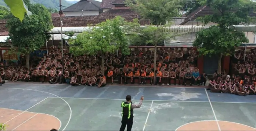 Tekan Pelanggaran dan Lakalantas Pelajar, Satlantas Polres Trenggalek Gencarkan Edukasi Tertib Lalu Lintas di Sekolah