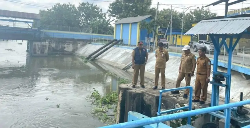 Ketinggian Air Kali Blawi Turun, Dinas SDABK Lamongan Pastikan Pintu Air Kuro Tetap Siaga