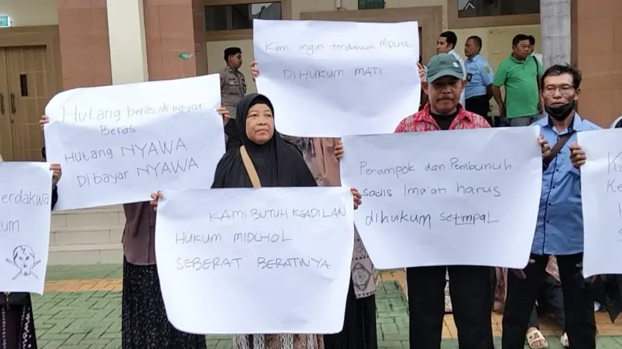 Tuntutan 14 Tahun Otak Perampokan Imaan Picu Amarah, Warga Aksi di PN Gresik Tolak Tuntutan Ringan