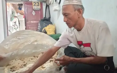 Kisah Inspiratif Sutaji (66), Penjual Kerupuk Keliling Jombang Raih Mimpi Haji dengan Kayuhan Sepeda