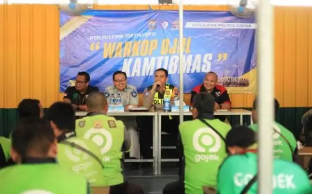 Ngopi Bareng Ojol, Satlantas Polres Gresik Perkuat Keselamatan Lalu Lintas