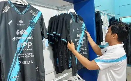 Persela Lamongan Luncurkan Jersey Berbalut Sponsor Baru, Suporter bisa Dapatkan Sabtu Esok