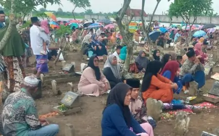TPU Desa Pucangsimo Dipadati Ratusan Warga,  Kirim Doa Bersama kepada Leluhur