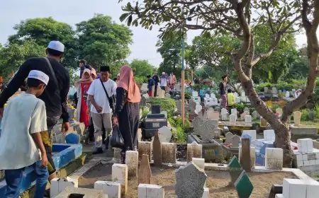 Tradisi Padusan Jelang Ramadan, Berkah Rejeki bagi UMKM dan Jasa Bersih Makam