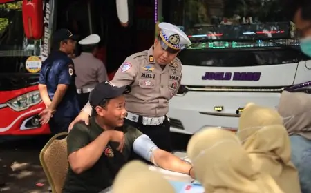 Pastikan Laik Jalan, Polisi Cek Kelayakan Armada Bus di Gresik Antisipasi Lonjakan Mudik