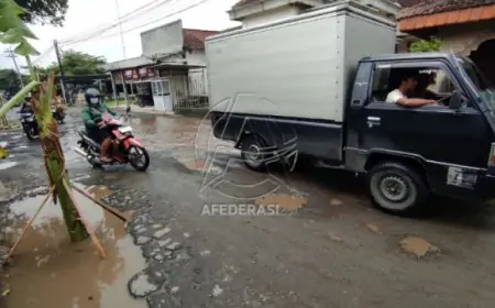 Kejar Target Sebelum Lebaran, Pemkab Tulungagung Gelontorkan Miliaran Rupiah untuk Perbaikan Jalan Rusak
