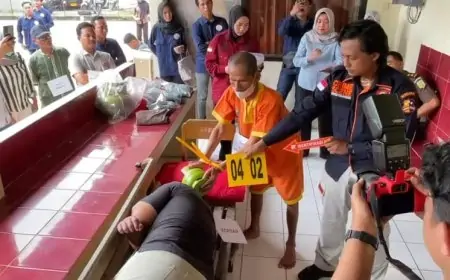 Satreskrim Polres Lamongan Rekonstruksi Ayah Bunuh Anak Pakai Tabung Elpiji