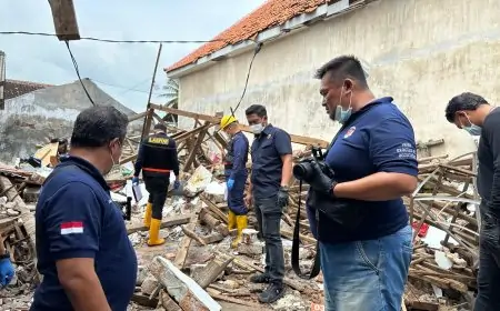 Gegana Sterilkan Lokasi, Tim Labfor Polda Jatim Mulai Olah TKP Ledakan Maut di Situbondo