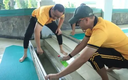 Kapolres Gresik Pimpin Aksi Bersih Masjid Agung, Dukung Program ASRI Presiden Prabowo
