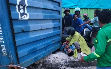 Kontainer Terlepas Timpa Pengendara Motor di Pantura Manyar Gresik, Korban Luka Ringan