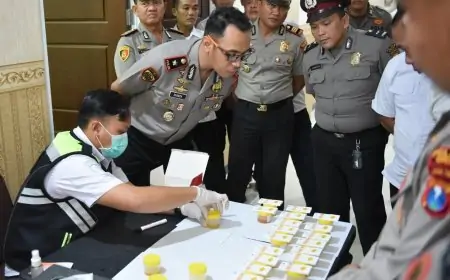 Tes Urine Mendadak, Polres Gresik Pastikan Personel Bersih dari Narkoba