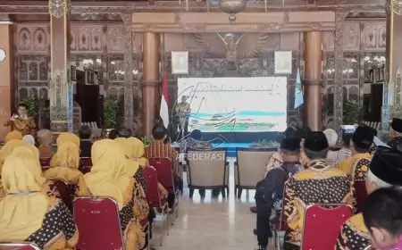 Buka Musda Dekopinda, Bupati Gatut Sunu Tegaskan Koperasi Harus Adaptif dan Solid