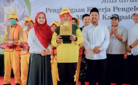 Kirab Adipura Gresik 2026: Fandi Akhmad Yani Pimpin Apresiasi Pasukan Kebersihan, Raih Penghargaan KLH