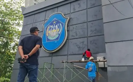 Sambut Arus Mudik Lebaran, Pemkab Lamongan Percantik Gapura Paduraksa