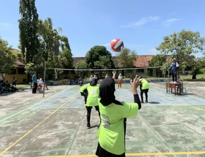 Jaring Bibit Atlet Potensial, SMPN 1 Glagah Lamongan Gelar Turnamen Voli Snesaga Cup ke-4