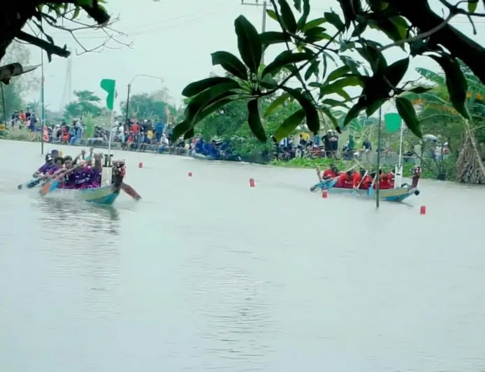 16 Tim Beradu Lomba Dayung Dragon Boat di Lamongan Warnai Harlah 1 Abad NU