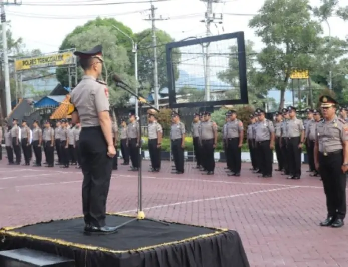Dedikasi Tanpa Cacat, Kasat Binmas Polres Trenggalek Raih Kenaikan Pangkat Pengabdian