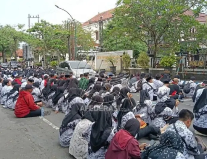 Ironi Guru PPPK Paruh Waktu Tulungagung : Status Berubah, Penghasilan Anjlok