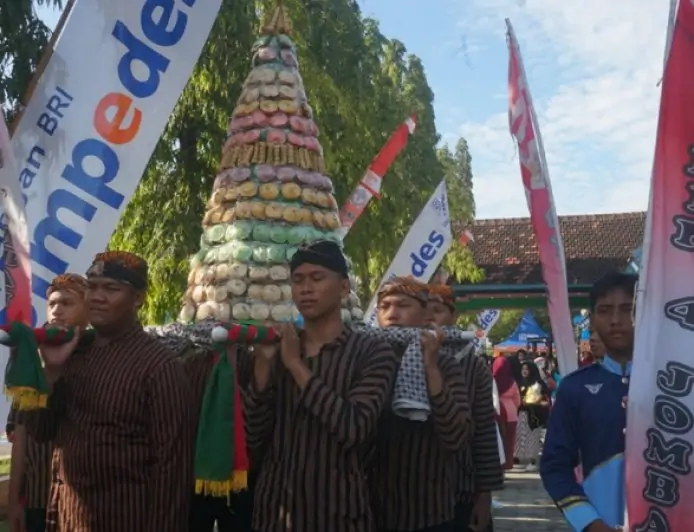 SMPN 4 Jombang Ramaikan Grebeg Apem dan Kirab Budaya Warnai Jelang Ramadan