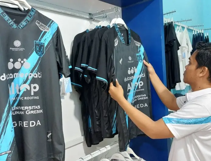 Persela Lamongan Luncurkan Jersey Berbalut Sponsor Baru, Suporter bisa Dapatkan Sabtu Esok