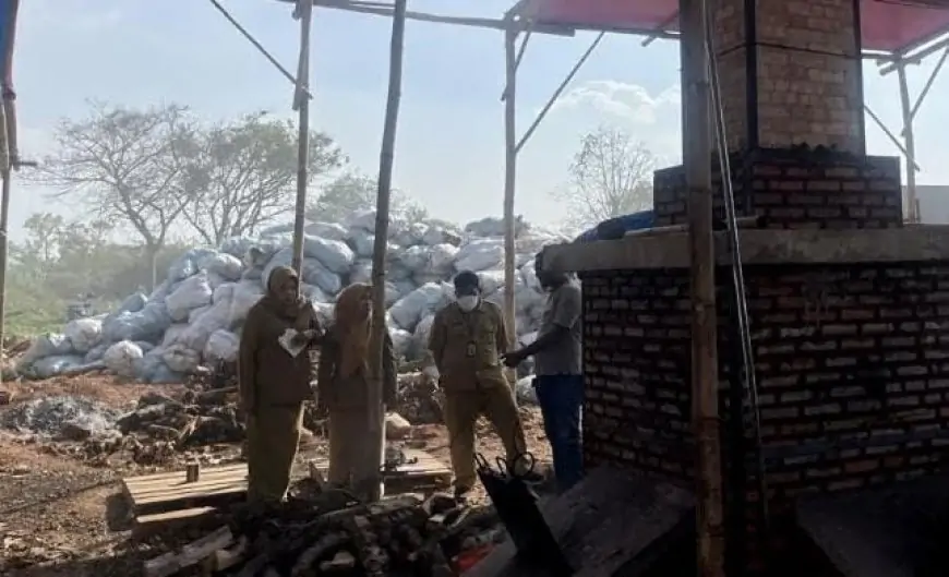 Asap Pabrik Arang di Golokan Gresik Kembali Teror Warga, Picu Sesak Napas