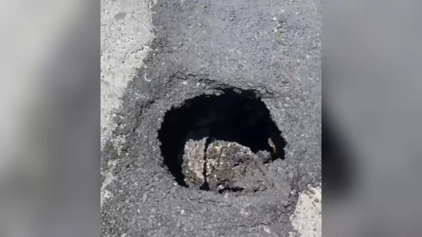 Lobang Berdiameter 40 Sentimeter Muncul di Jembatan Dinoyo Lamongan, Petugas Lakukan Perbaikan Darurat