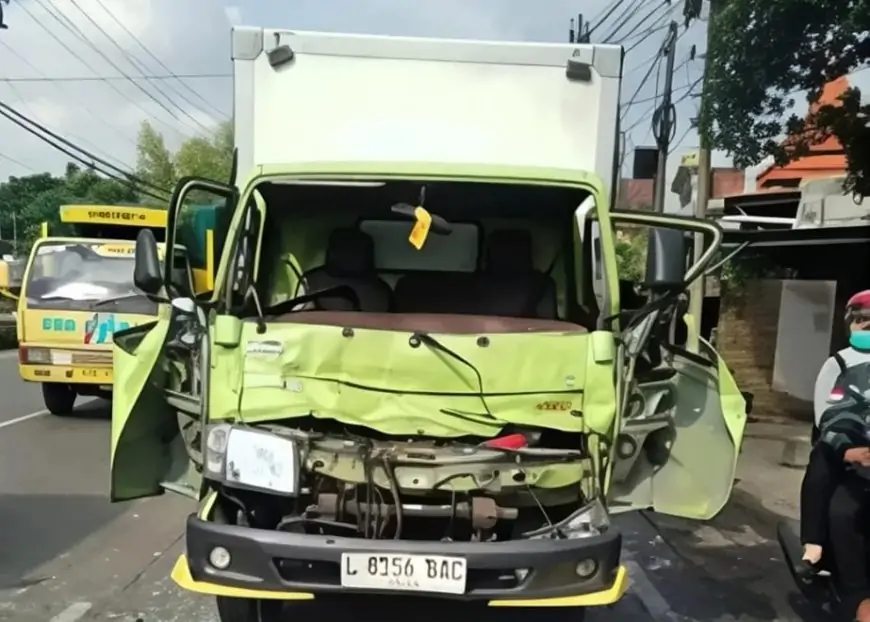 Tabrakan Beruntun Libatkan 4 Kendaraan di Driyorejo Gresik, Satu Pengendara Motor Tewas