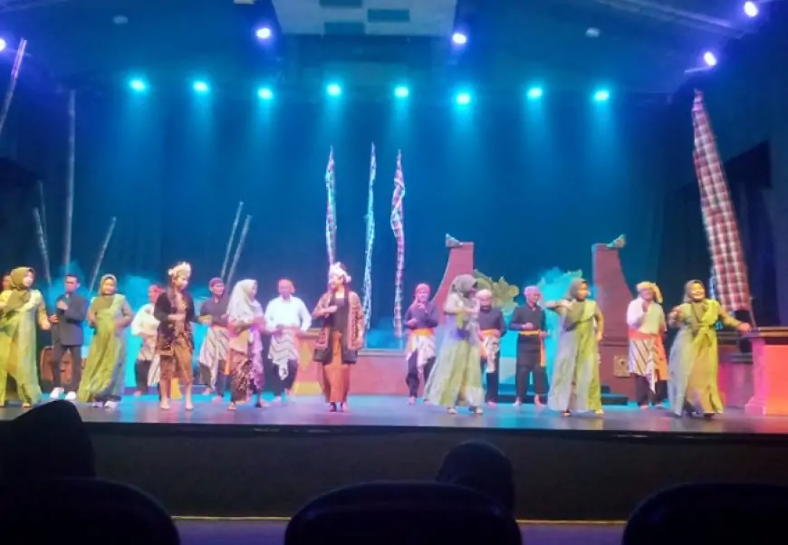 Pementasan Rekontruksi Gambus Misri Bintang Sembilan Pukau Ratusan Penonton