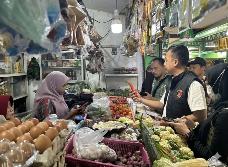 Jelang Ramadhan, Satgas Saber Polres Situbondo Sidak Pasar: Stok Pangan Aman, Harga Cabai Rawit Tembus Rp80 Ribu