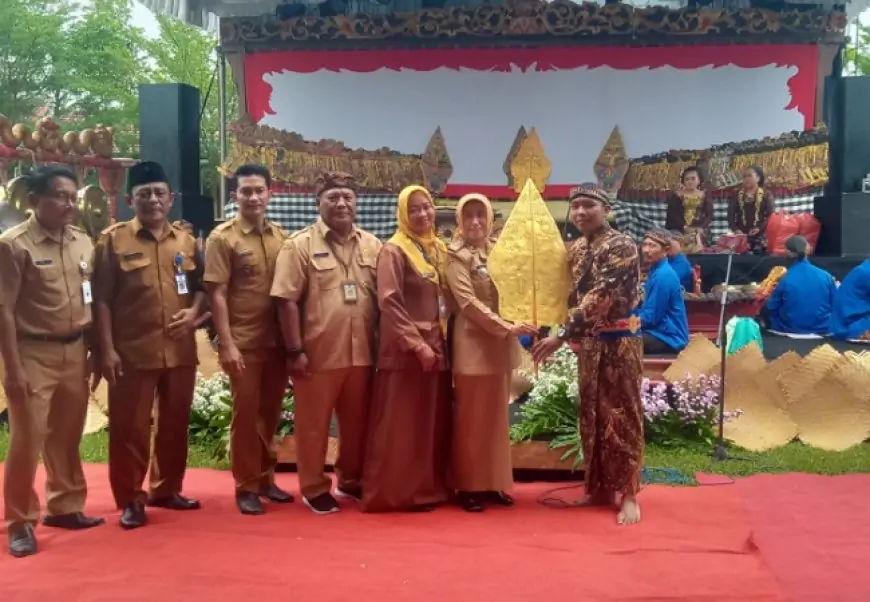 Disdikbud Jombang  Kenalkan Wayang Kulit  ke Siswa