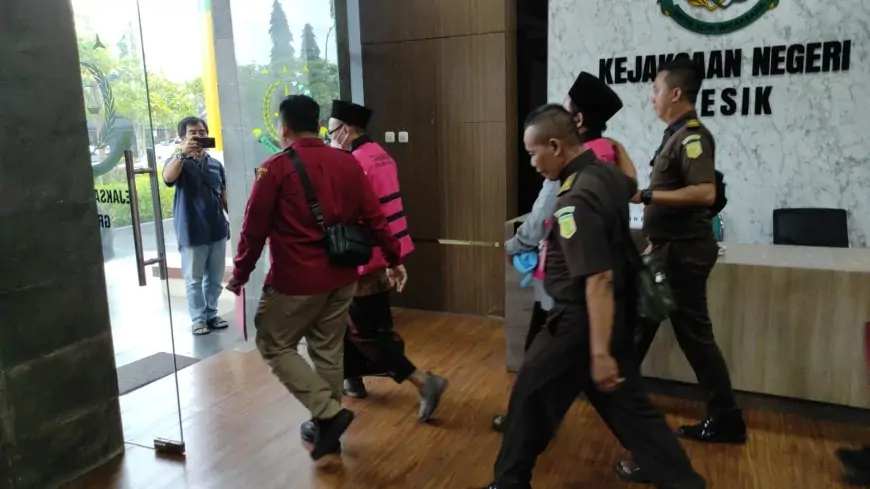 Kejari Gresik Tahan Tiga Tersangka Korupsi Hibah Jatim Rp400 Juta, Diduga Salahgunakan Dana Asrama Santri