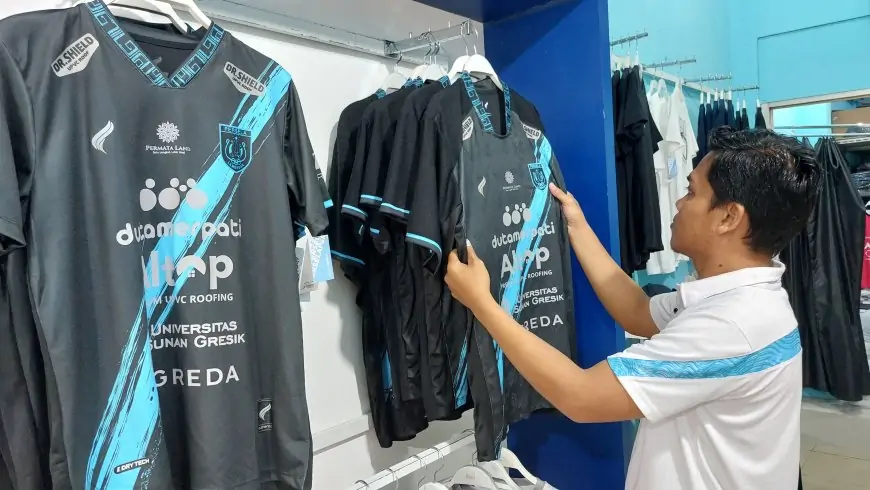 Persela Lamongan Luncurkan Jersey Berbalut Sponsor Baru, Suporter bisa Dapatkan Sabtu Esok