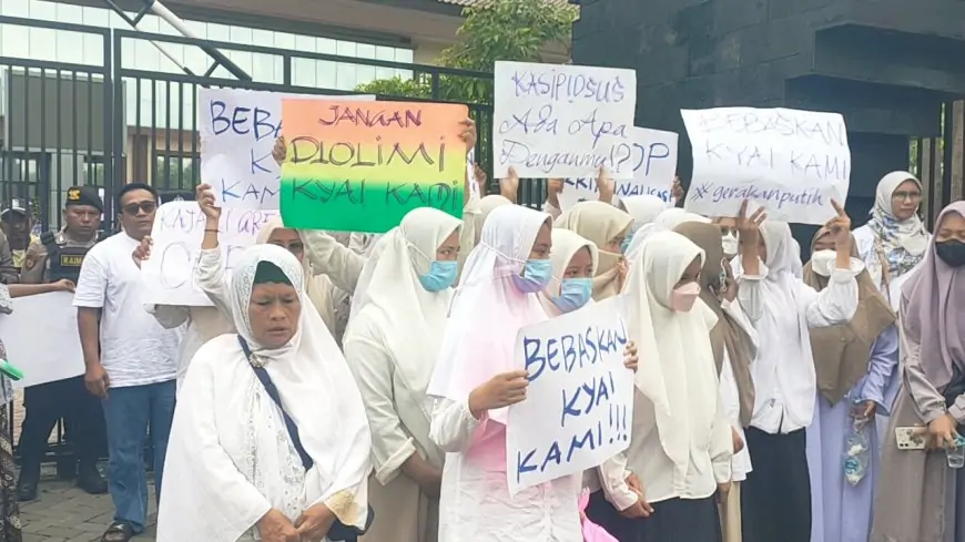 Dana Hibah Jatim Rp400 Juta Berujung Penahanan Kiai, Santri Ushulul Hikmah Al Ibrohimi Gelar Aksi Protes