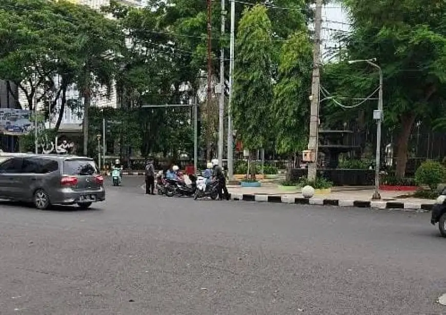 Lampu Merah Alun-Alun Lamongan Padam Seharian, Dua Pengendara Motor Terlibat Kecelakaan