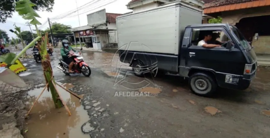 Kejar Target Sebelum Lebaran, Pemkab Tulungagung Gelontorkan Miliaran Rupiah untuk Perbaikan Jalan Rusak