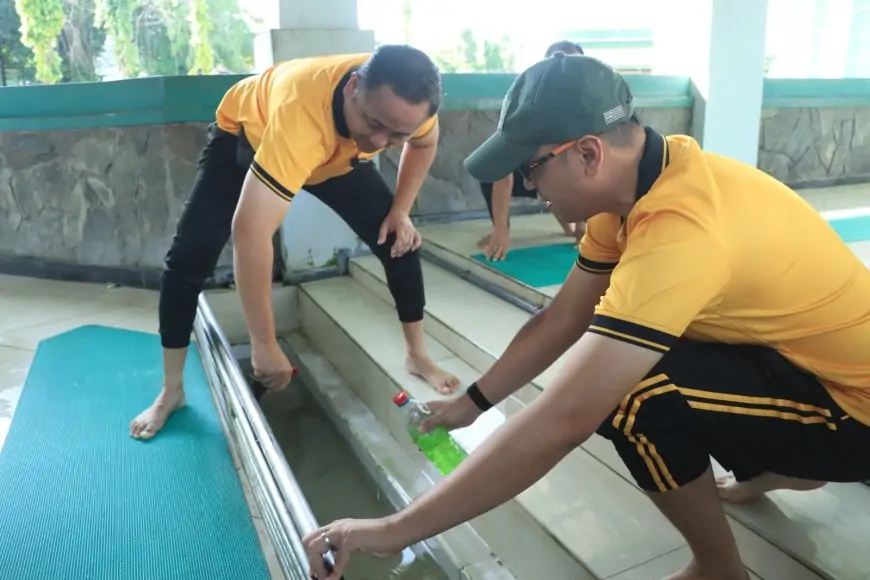 Kapolres Gresik Pimpin Aksi Bersih Masjid Agung, Dukung Program ASRI Presiden Prabowo