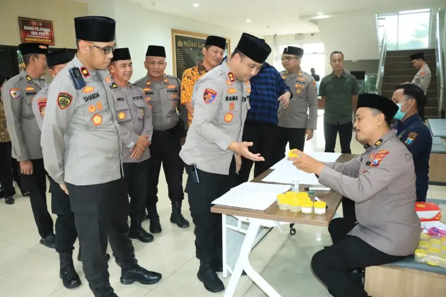 Jalani Tes Urine, Kapolres Gresik dan 19 PJU Hasilnya  Dinyatakan Negatif