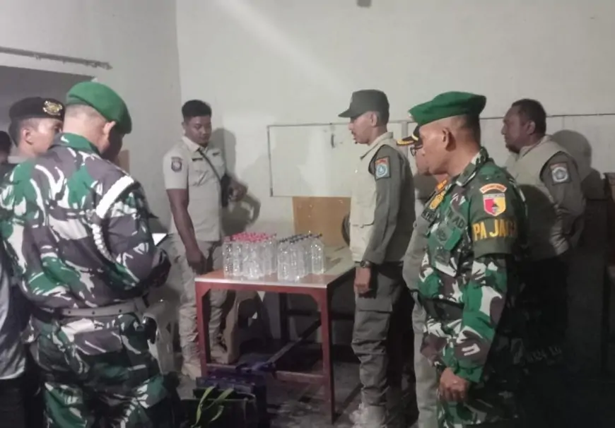 Kodim Lamongan Bersama Tim Gabungan Gelar Razia Miras di Warung Remang-Remang