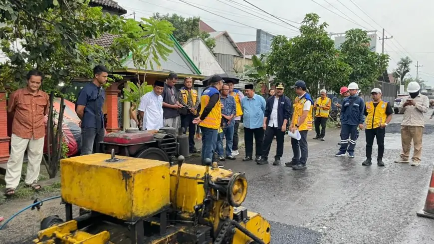Jalan Nasional di Jombang Segera Diperbaiki Total, Emil Dardak Turun Tinjau Lokasi