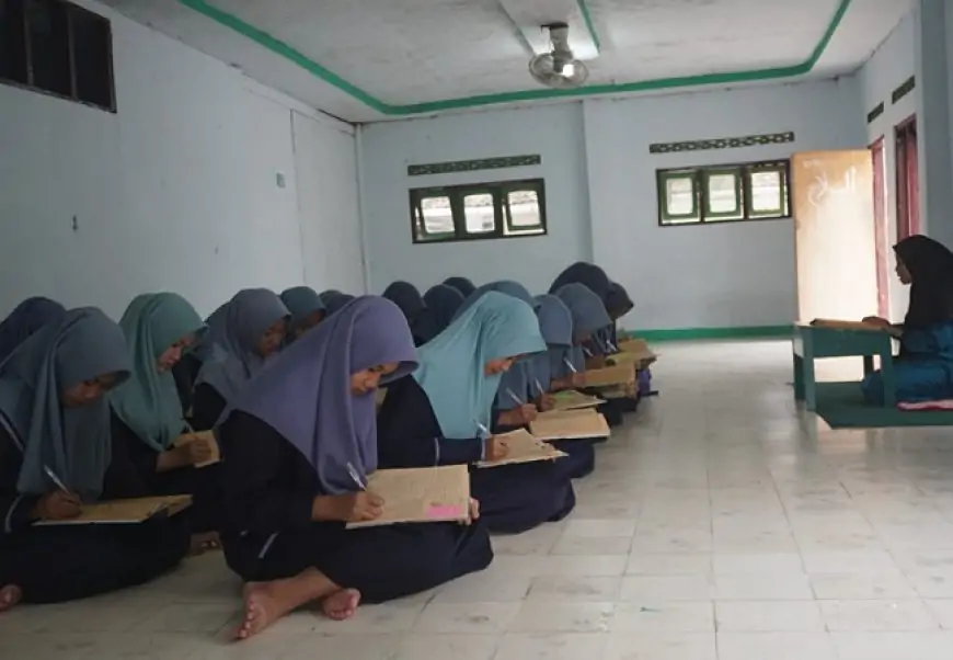 Ramadan di Ponpes Attahdzib Jombang : Ngaji 52 Kitab Kuning Kilatan hingga Belajar Budidaya Ikan