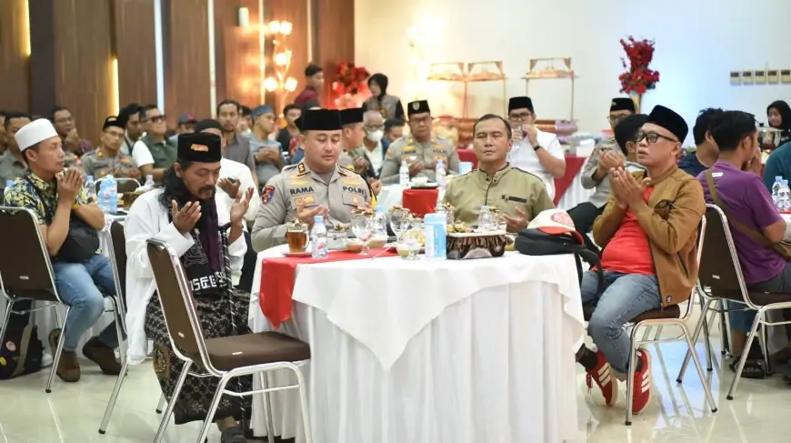 Sinergi dengan Insan Media, Polres Gresik Santuni Anak Yatim
