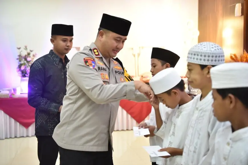 Sinergi dengan Insan Media, Polres Gresik Santuni Anak Yatim
