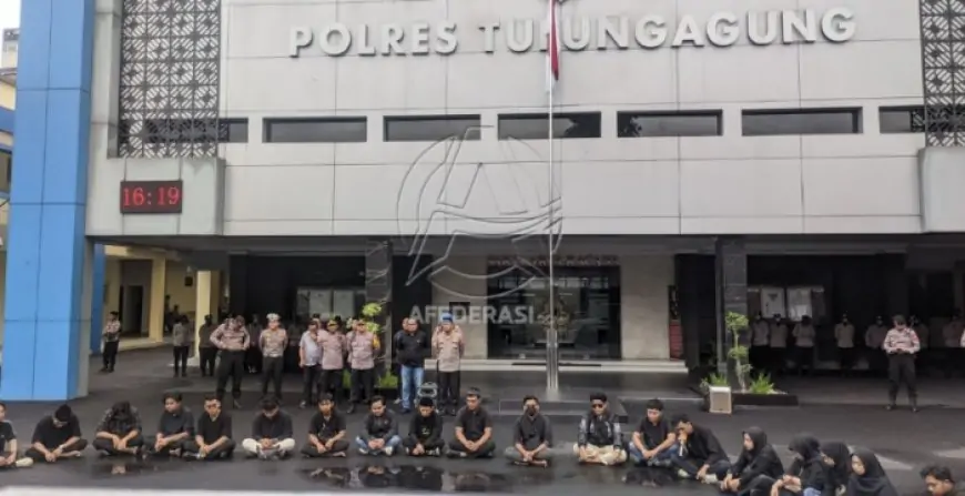 PMII Tulungagung Gelar Aksi Duka di Depan Mapolres, Soroti Rentetan Kematian Warga di Tangan Oknum