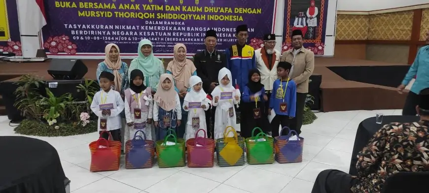 Syukuri Kemerdekaan dan Berdirinya NKRI, Shiddiqiyyah Salurkan Santunan Ratusan Juta Rupiah